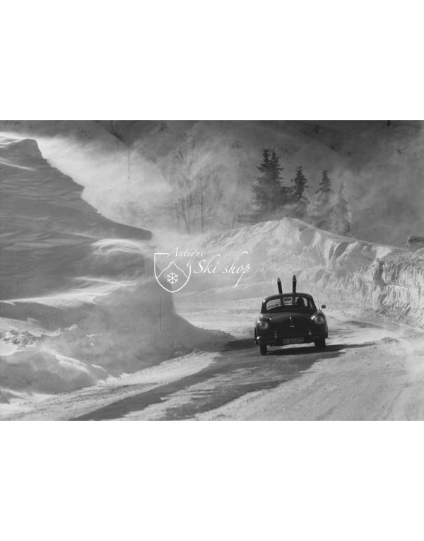 Vintage Ski Photo - Porsche 356 in a snow storm Vintage Ski Photo - Porsche 356 in a snow storm