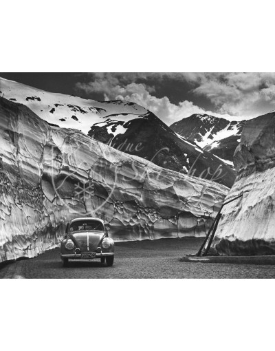 Vintage Car Photo - VW Beetle on the Arlberg Pass