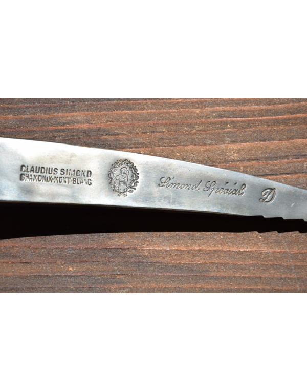 Vintage "CLAUDIUS SIMOND "CHAMONIX-MONT-BLANC Ice Axe Vintage "CLAUDIUS SIMOND "CHAMONIX-MONT-BLANC Ice Axe