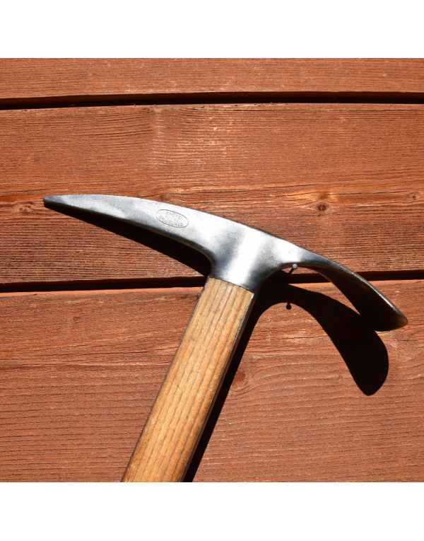 Vintage Swiss Ice Axe "Alfred Bhend" (Grindelwald) Vintage Swiss Ice Axe "Alfred Bhend" (Grindelwald)